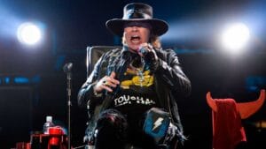Lee más sobre el artículo El vocalista de Guns N’ Roses, Axl Rose, fue acusado por agresión sexual
